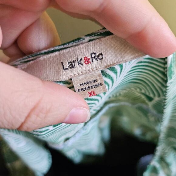 Lark & Ro Sleeveless Blouse - Picture 6 of 6